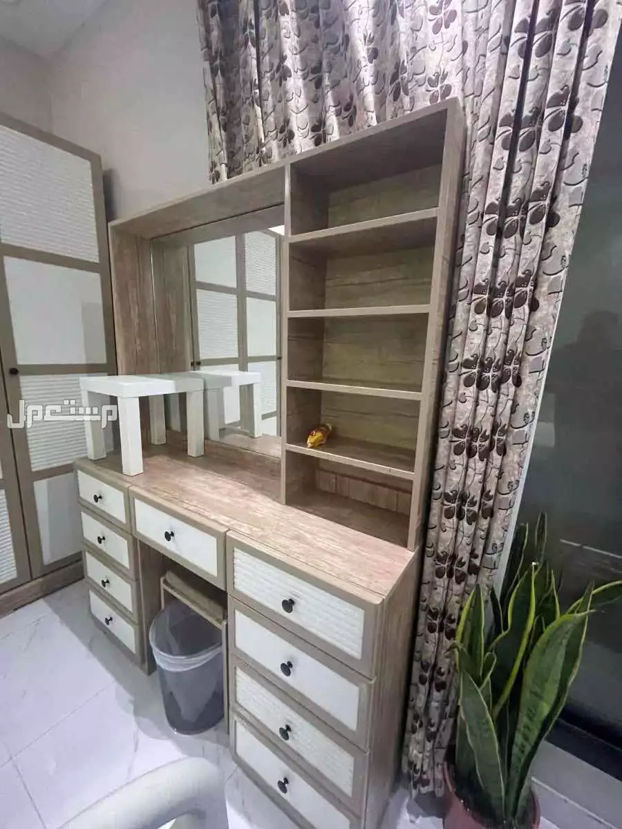 غرفة نوم + آلة قهوه هديه بسعر 1500 ريال سعودي تسريحه بادراج تخزين