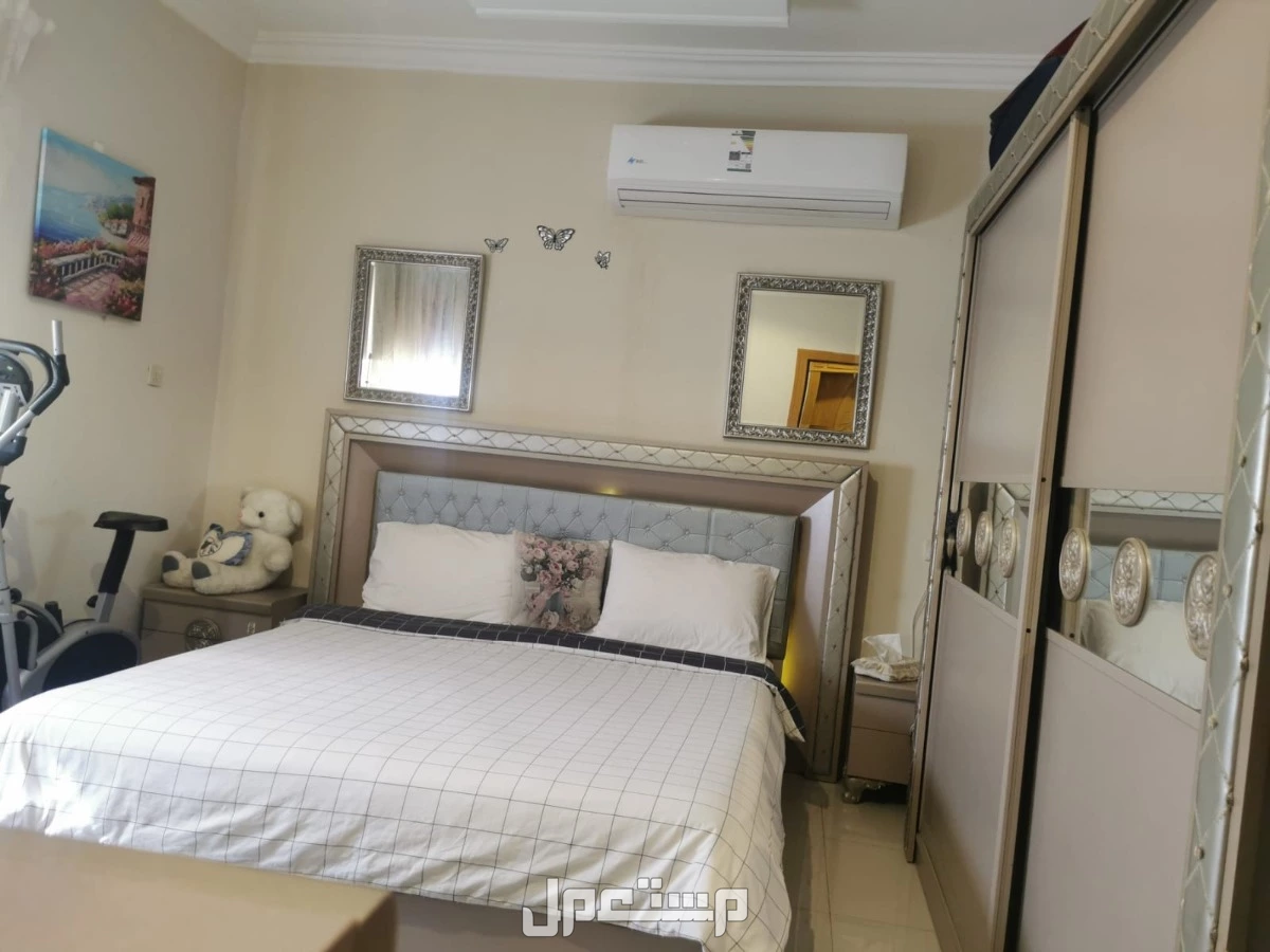عرض مغري غرفة نوم من هوم سنتر أجنبية مع إضاءة خلفية للسرير مع الفك والتنزيل والتحميل لسيارة المشتري