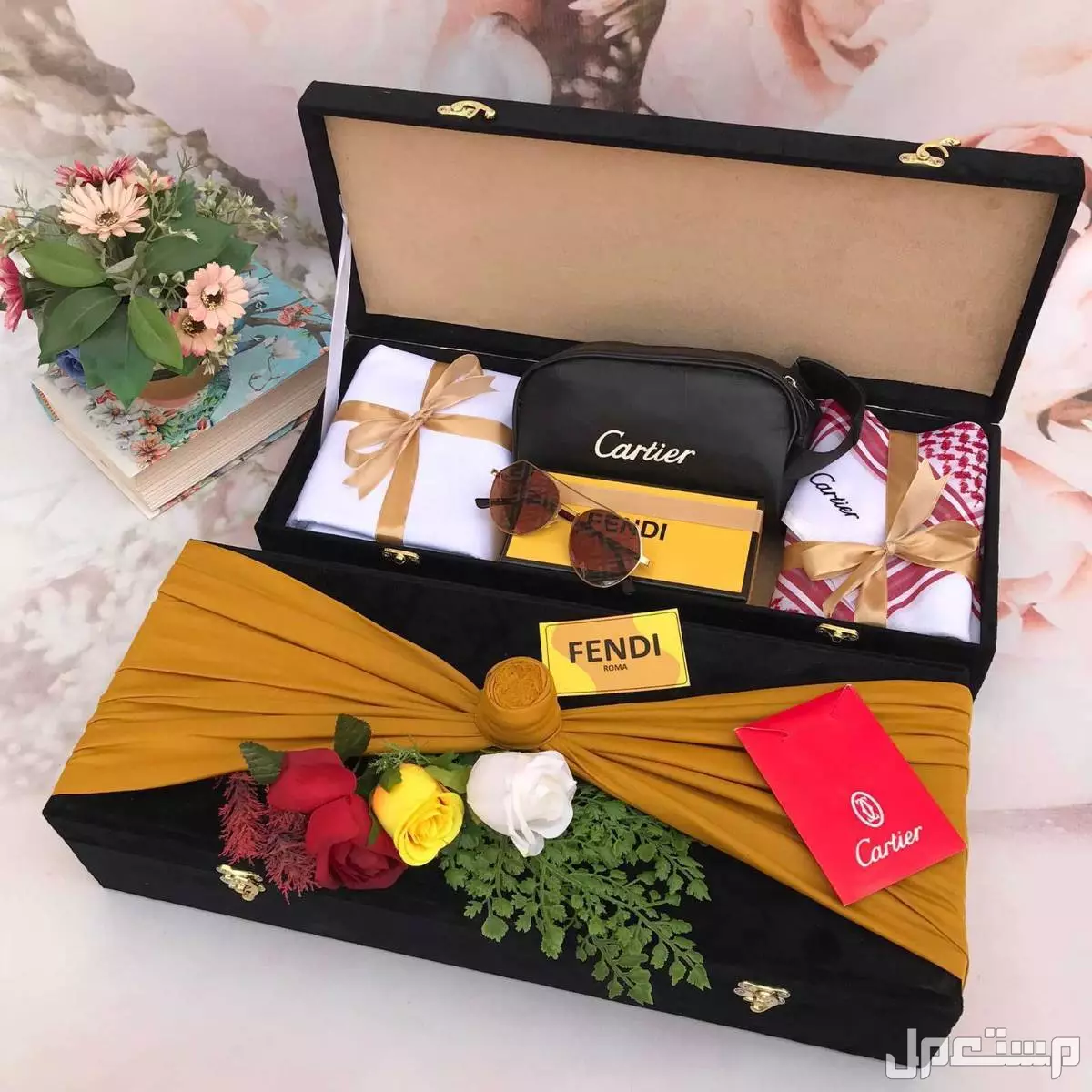 السعر 320ريال سعودي فقط🌹*﮼فخااااااااااااااااااااااااااااااااااااااامة😍* ❤️❤️❤️❤️ *﮼طقم رجالي مكون من *  *قماش كارتير صيفي * الصناعة كوري الخامه جدًا ممتازه  المقياس 3.5 في عرضين متوفر ابيض