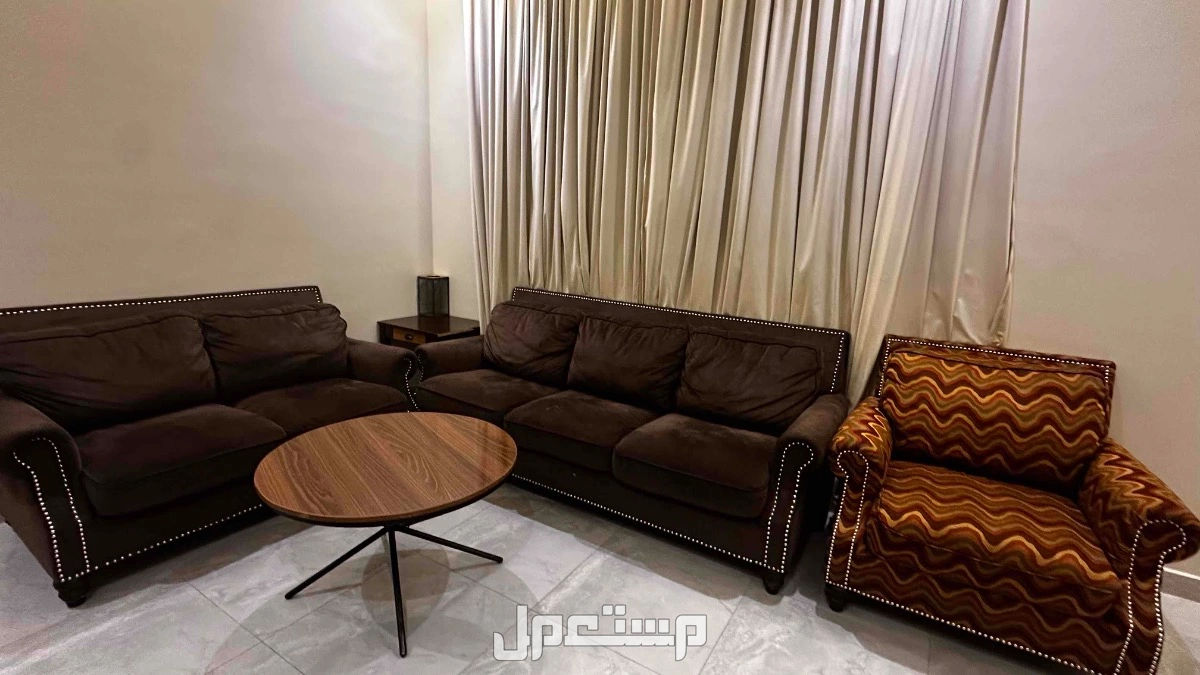 الرياض للبيع كنب 7 مقاعد بطاولتين في الرياض بسعر 2200 ريال سعودي