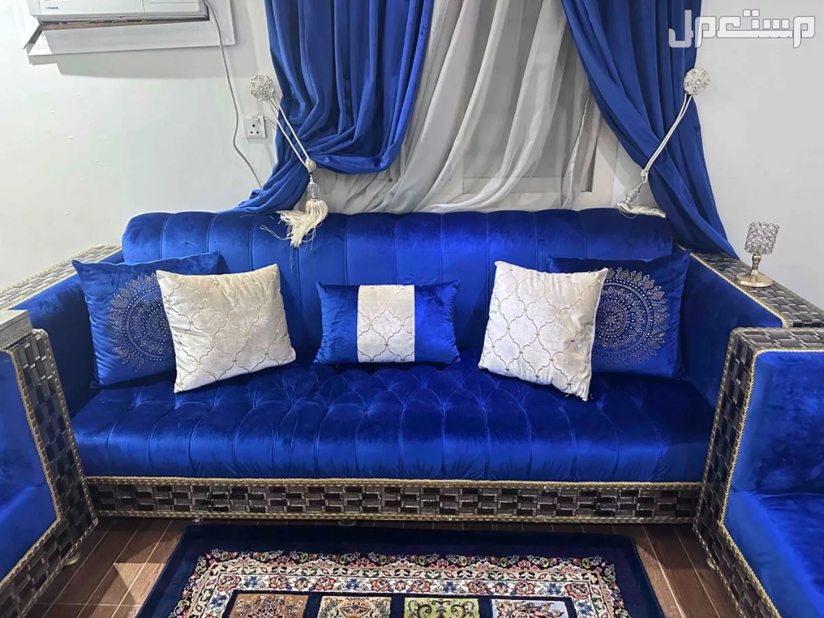 للبيع كنب فخم للمجالس في جدة بسعر ألف ريال سعودي