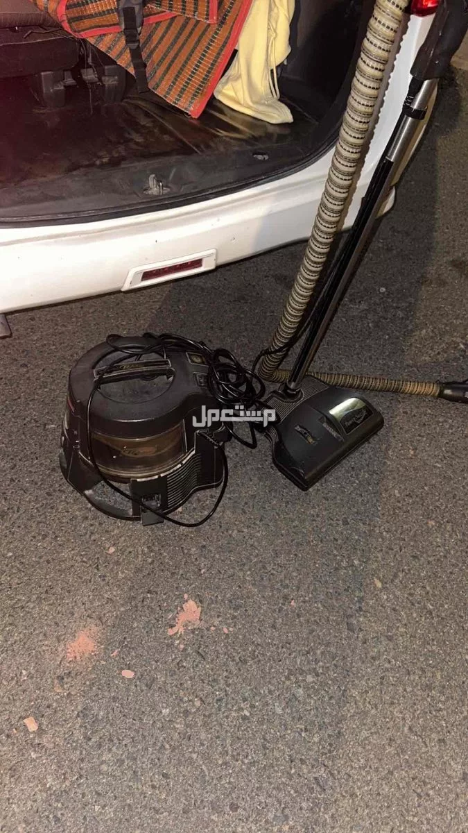 مكنسه كهربائيه للبيع تشتغل بالماء اشتريتها ب 10 الاف