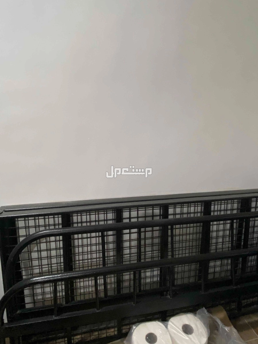 للبيع سرير حديد كبير بدون مرتبة – مناسب لنفرين – فرصة رائعة في مكة المكرمة بسعر ألف ريال سعودي