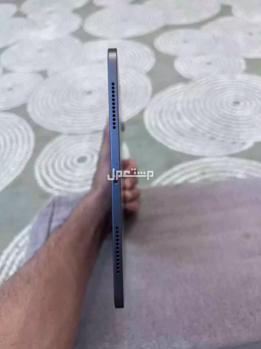 للبيع ايباد اير الجيل الخامس شبه جديد