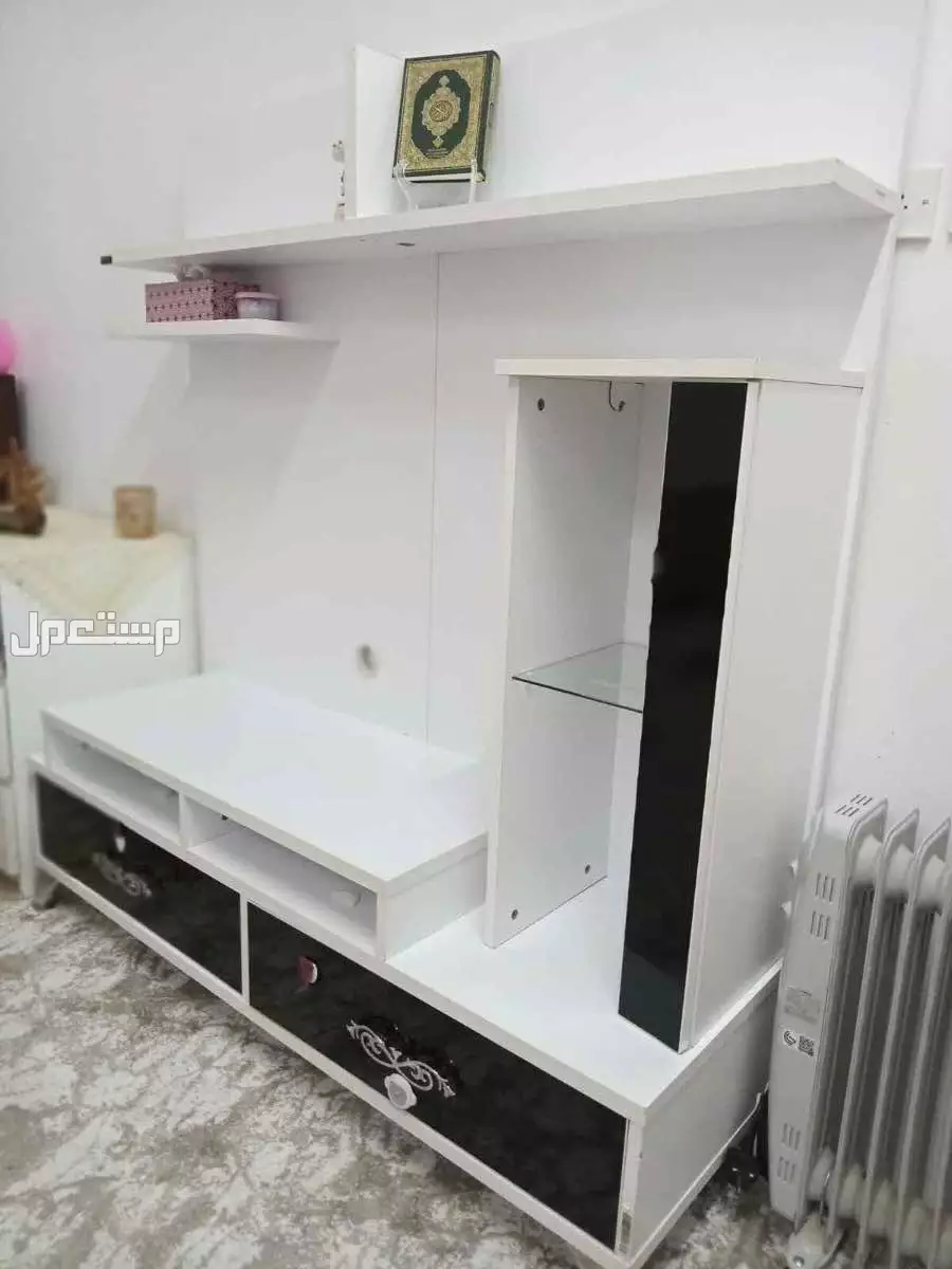 طاولة شاشة في سكاكا بسعر 200 ريال سعودي