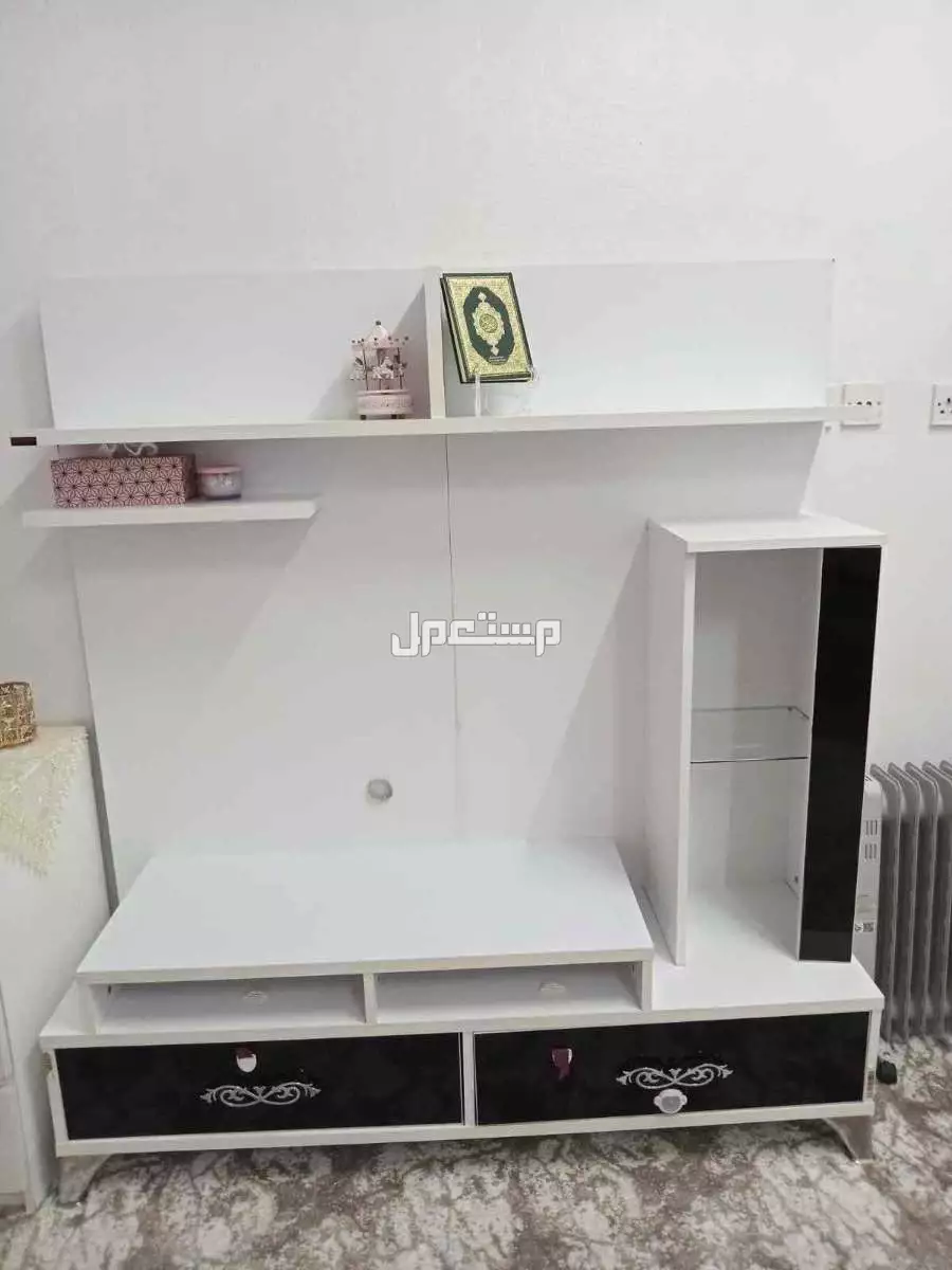 طاولة شاشة في سكاكا بسعر 200 ريال سعودي