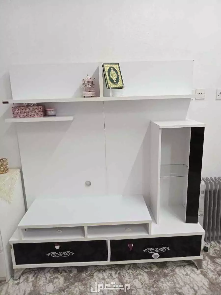 طاولة شاشة في سكاكا بسعر 200 ريال سعودي