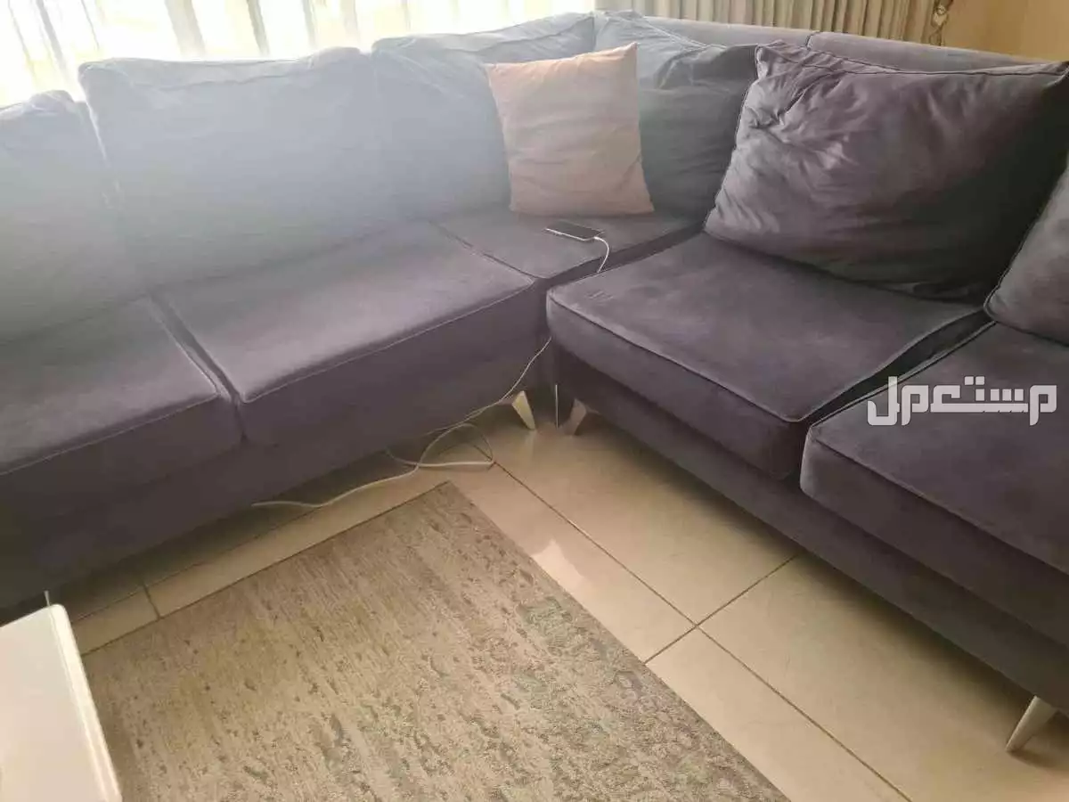 كنب على شكل حرف ال..مع ستارة قماش ب300 ريال فقط..