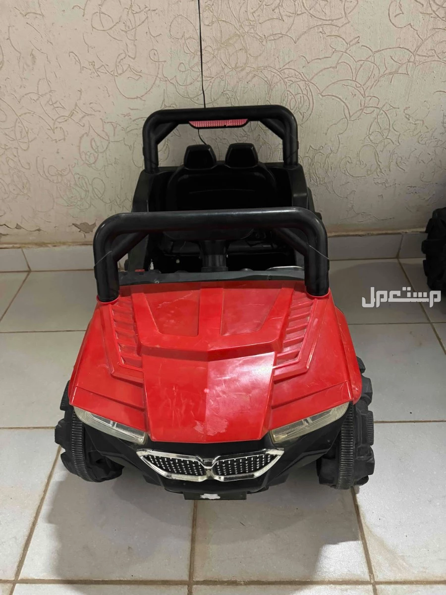 للبيع 3 سيارات اطفال كهربائيه مع شواحنها بسعر كامل 600 ريال