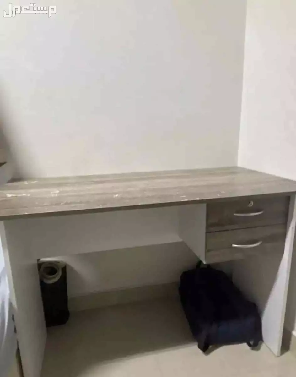 مكتب جميل ب درجين في الرياض بسعر 120 ريال سعودي