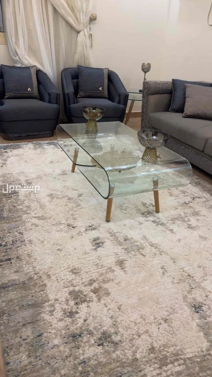 كنب طاولات مفرشه  في ينبع البحر بسعر 12 ألف ريال سعودي