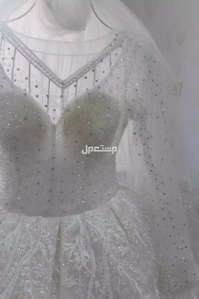 فستان زواج نظيف وجديد  في الأحساء بسعر 3 آلاف ريال سعودي