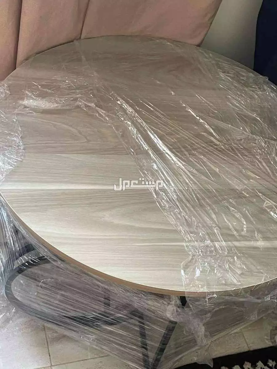 "طاولة تقديم مودرن جديدة مع اربع طاولات صغيرة