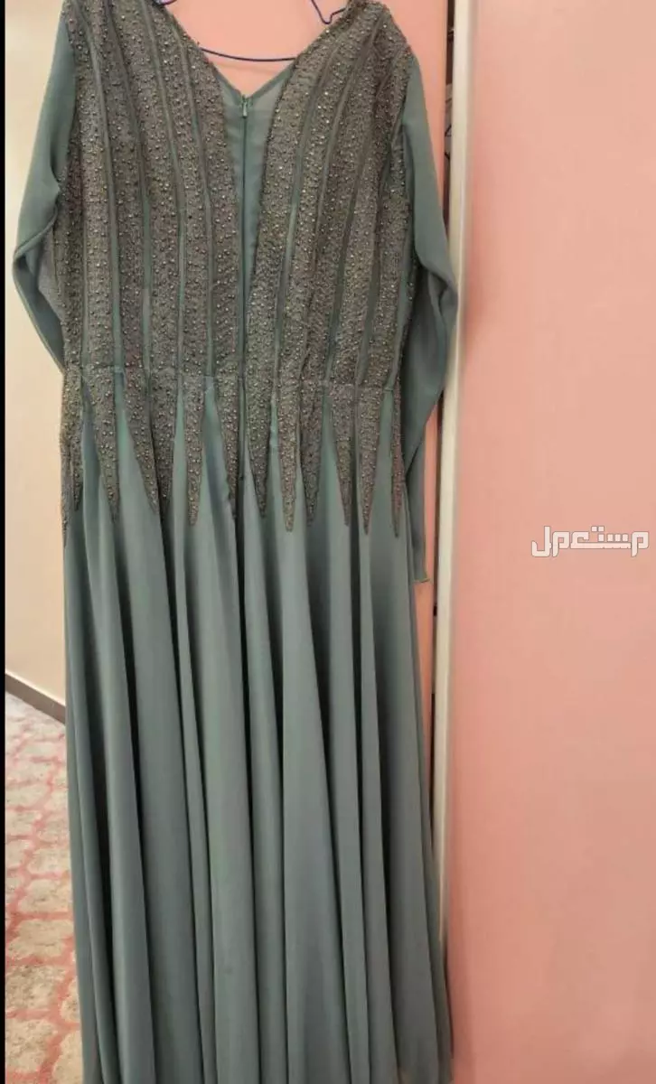 فستان للبيع  في أبهــــا بسعر 400 ريال سعودي