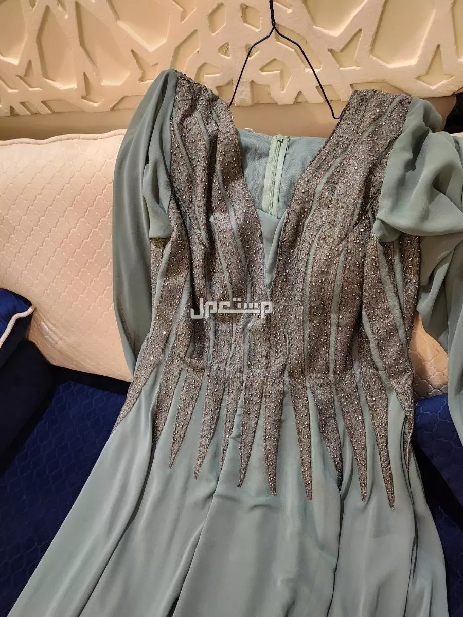 فستان للبيع  في أبهــــا بسعر 400 ريال سعودي