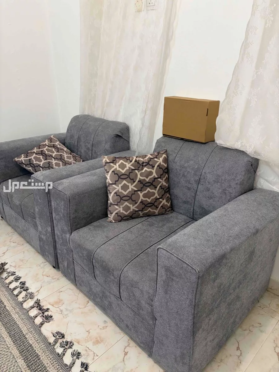 كنب للبيع بحاله جيده لونه رمادي