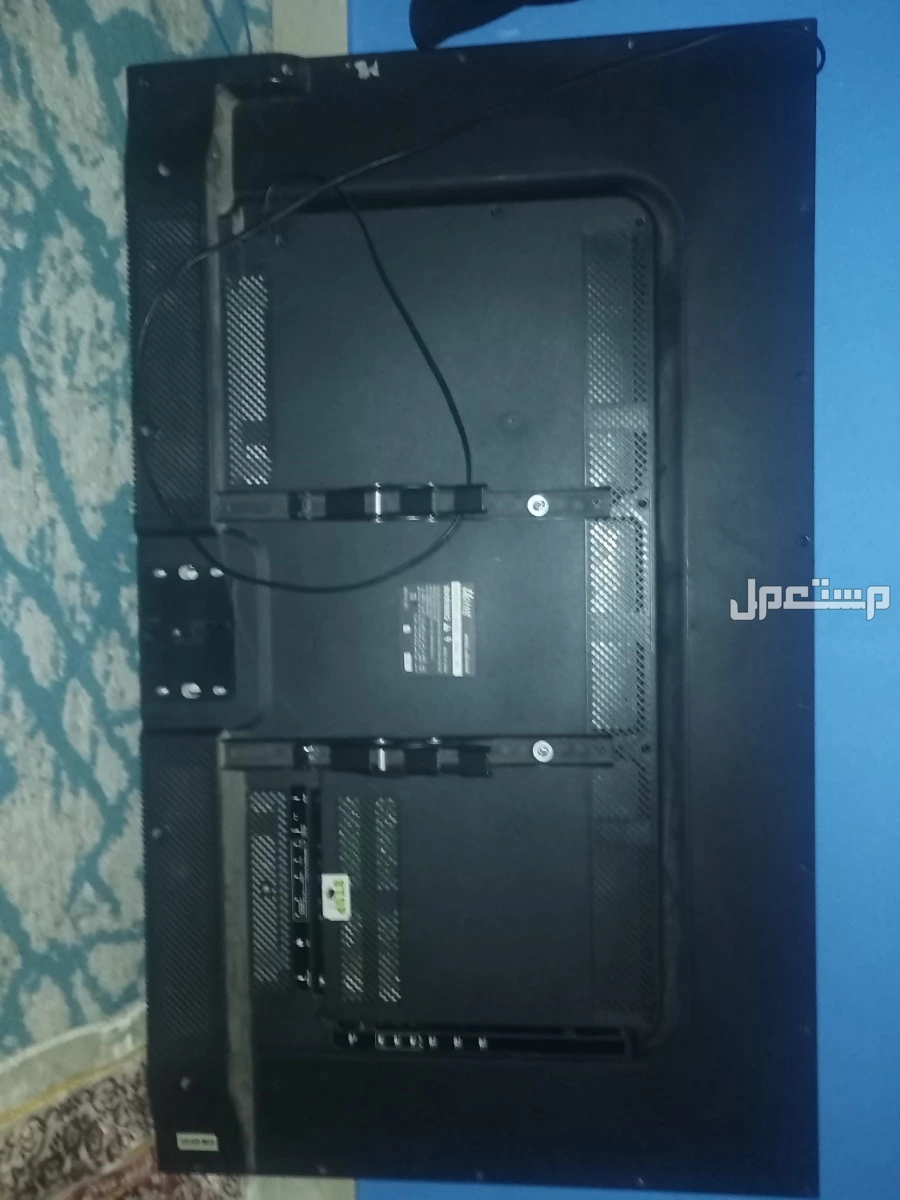 شاشة ugine للبيع في أبهــــا بسعر 300 ريال سعودي