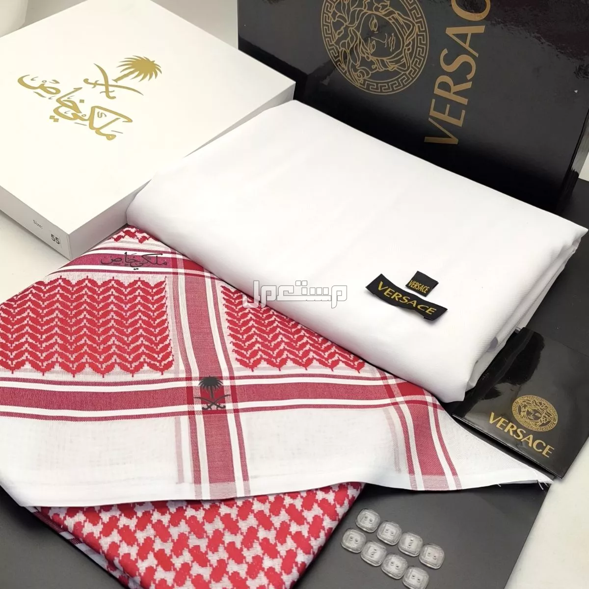 جديد 🔈🔈🔈 شماغ ملكي خاص  قماش  صيفي خليه             ماركات : متوفر ابيض وسكري   الملحقات : 1️⃣ قطعة قماش مميزة  بطول 3.5 متر . 2️⃣ ازرار تحمل شعار الماركة . 3️⃣ علامات الماركه الامامية