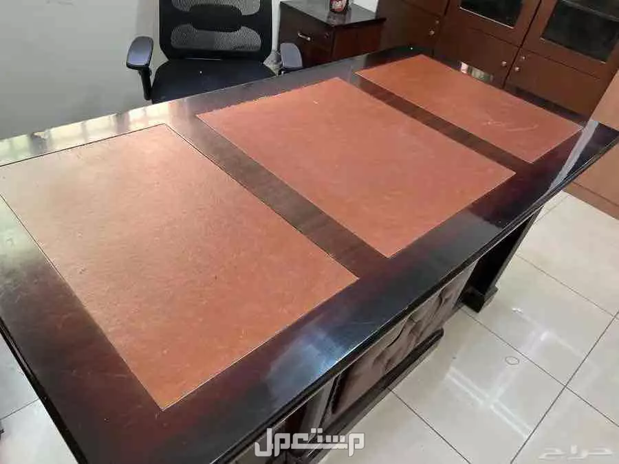 للبيع اثاث مكتبي بحي الفيحاء بسعر  600 ريال