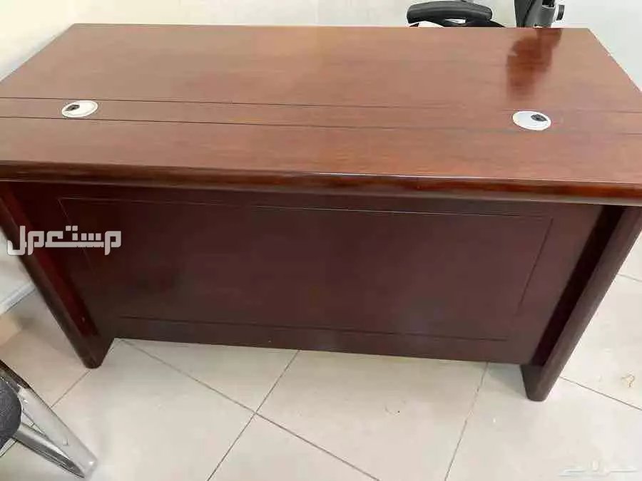 للبيع اثاث مكتبي بحي الفيحاء بسعر  600 ريال