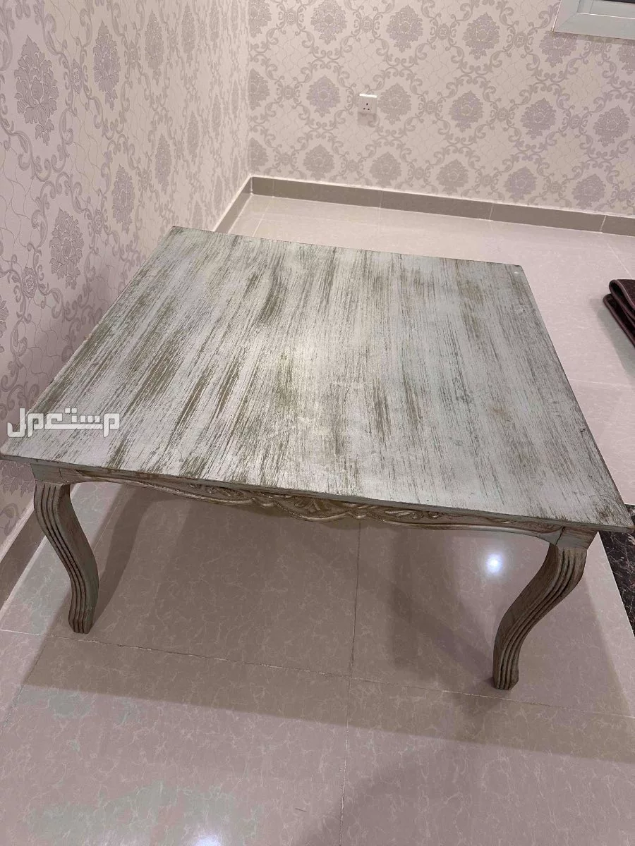 طاولة تقديم كبيره نظيفه جداً في جدة بسعر 150 ريال سعودي