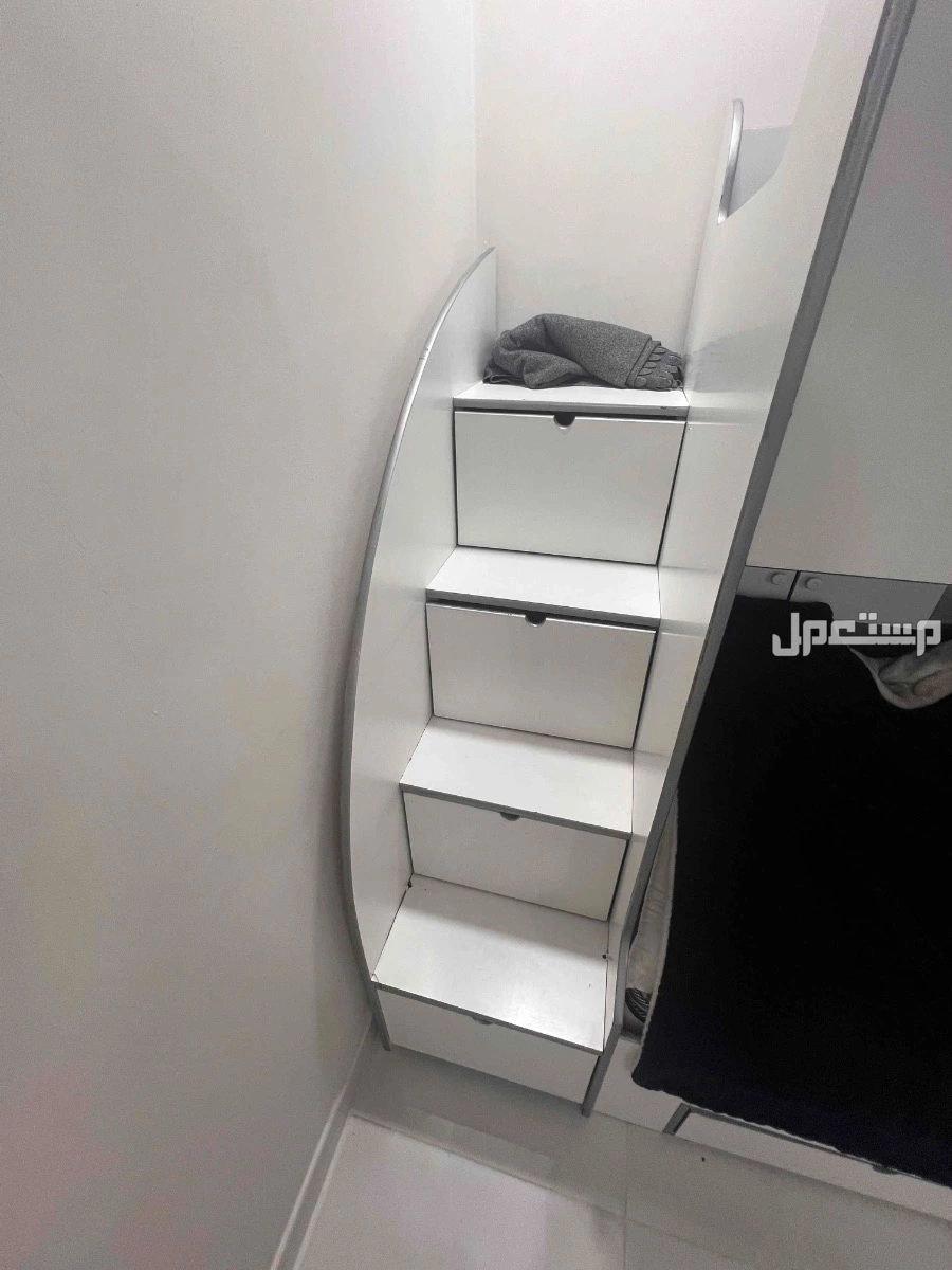 سرير أطفال دورين مع المراتب بحالة جيدة ادراج