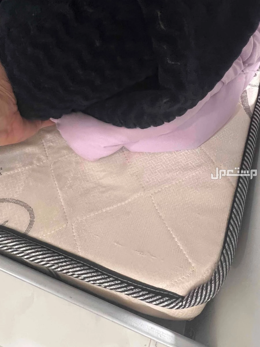 سرير أطفال دورين مع المراتب بحالة جيدة