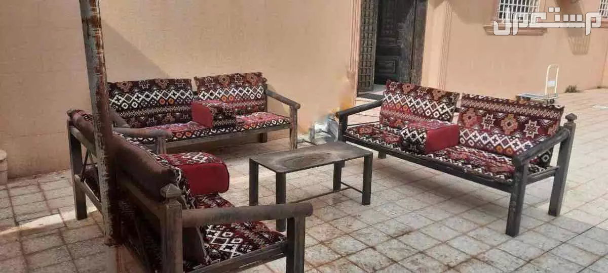 أثاث خارجي شعبي في عنيزة بسعر 700 ريال سعودي