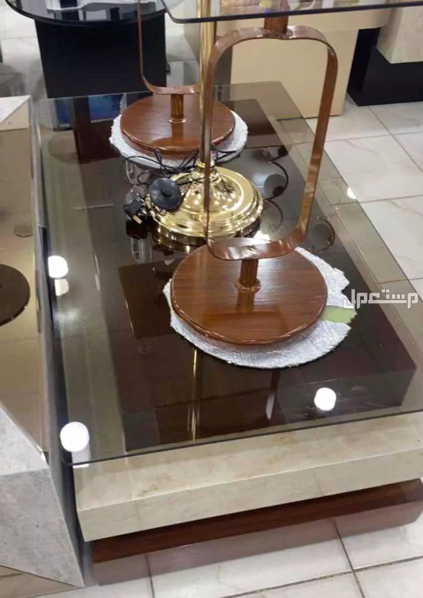 طاوله الهبه خشبي وعلى زجاج والنص بديل الرخام  في الرياض