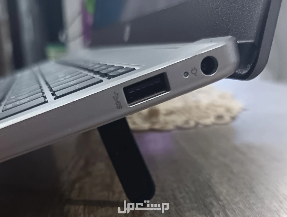 لابتوب hp استخدام اسبوعين فقط جديد مع شاحن وشنطه وقاعده مع الابتوب بسعر 1000 قابل للتفاوض