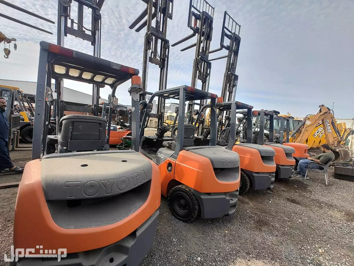 رافعه شوكيه فوركلفت Forklift  و3طن 5طن7طن10طن16 طن للايجار
