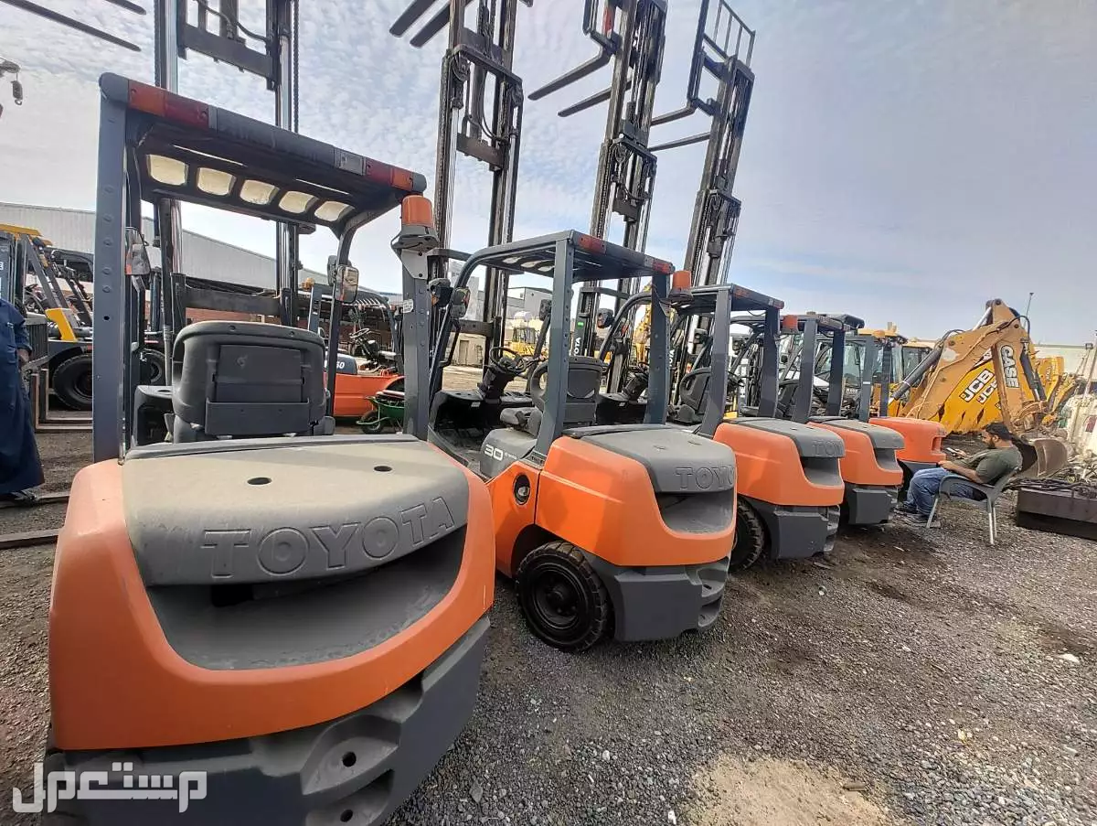 رافعه شوكيه فوركلفت Forklift  و3طن 5طن7طن10طن16 طن للايجار