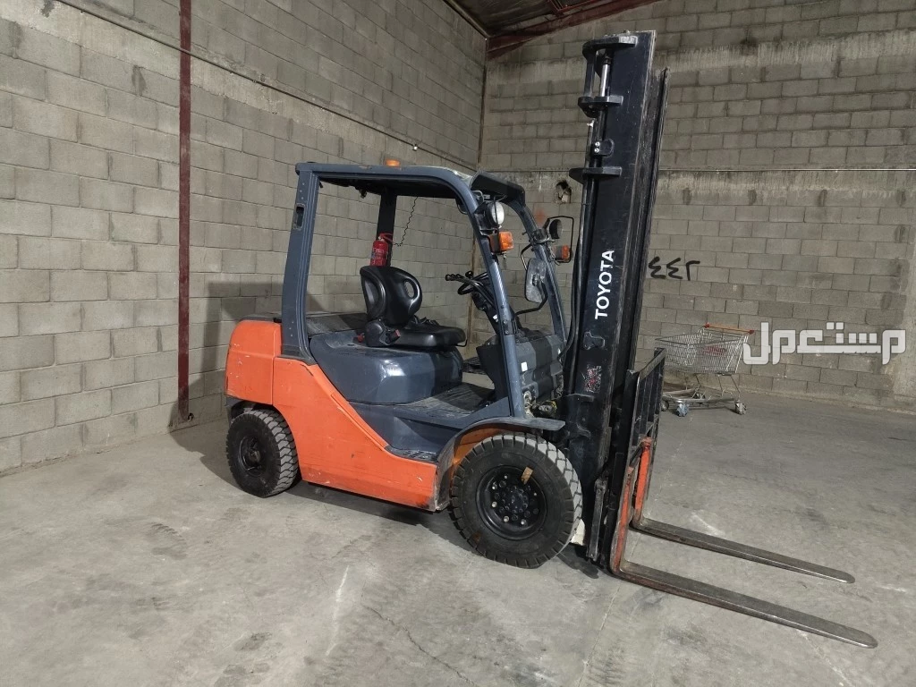 رافعه شوكيه فوركلفت Forklift  و3طن 5طن7طن10طن16 طن للايجار