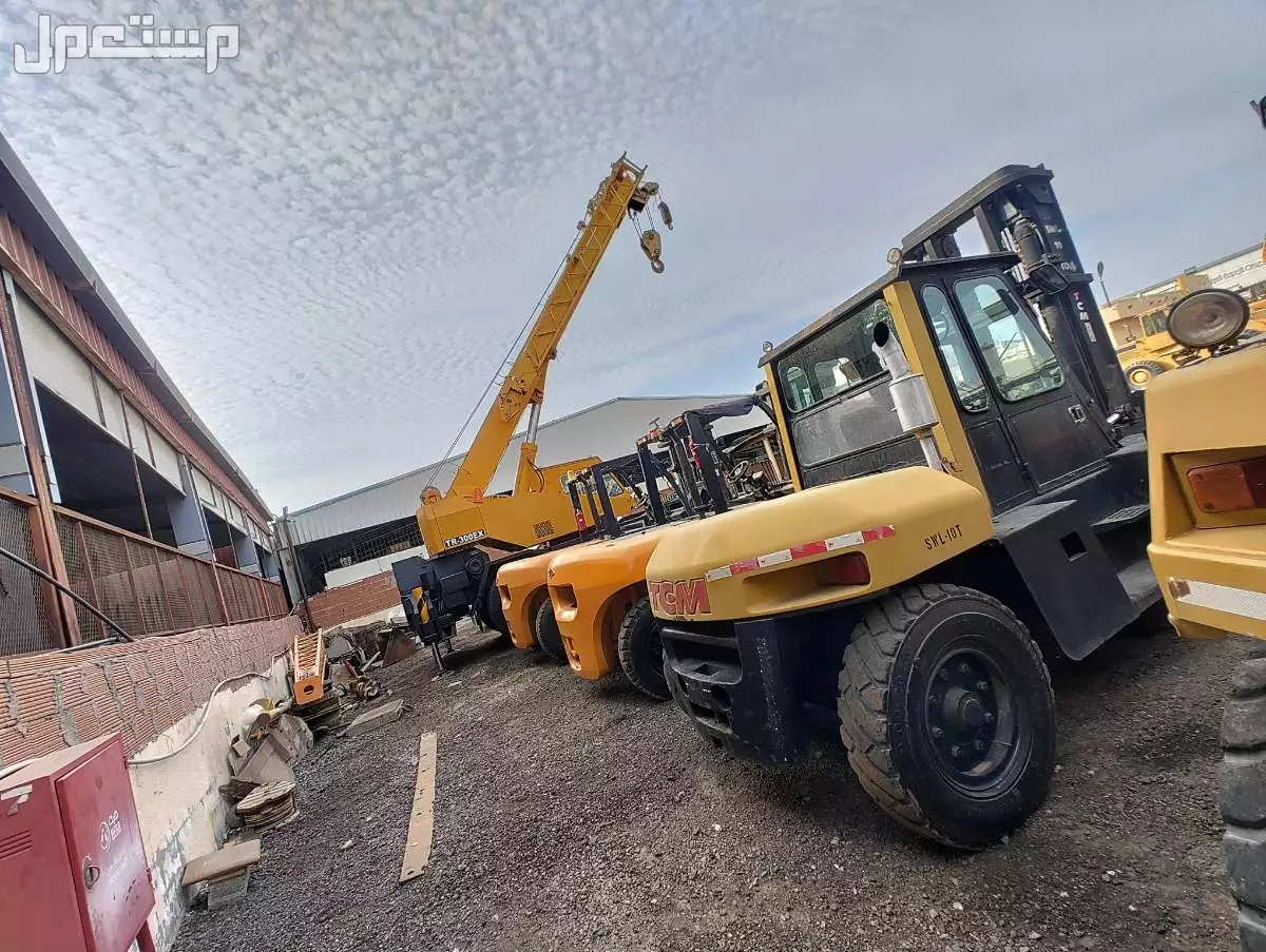 رافعه شوكيه فوركلفت Forklift  و3طن 5طن7طن10طن16 طن للايجار