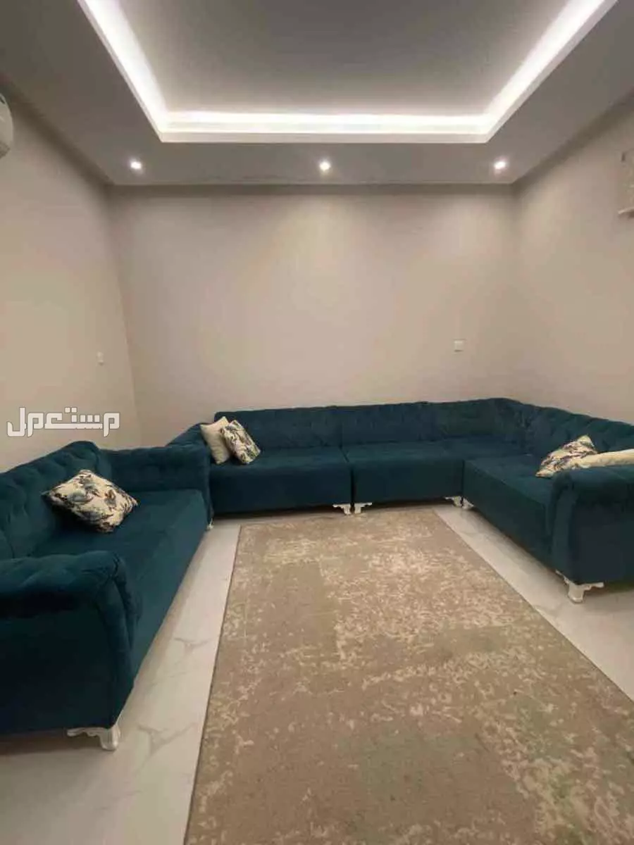 كنب للبيع  في الخبر بسعر 300 ريال سعودي