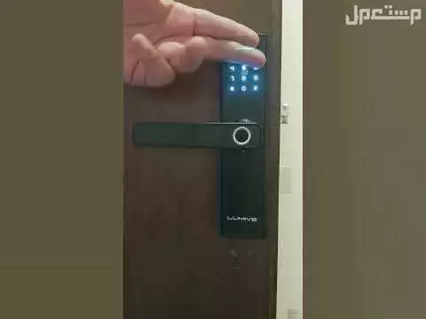 القفل الذكي للابواب الخشبيه في الرياض