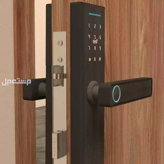 القفل الذكي للابواب الخشبيه في الرياض