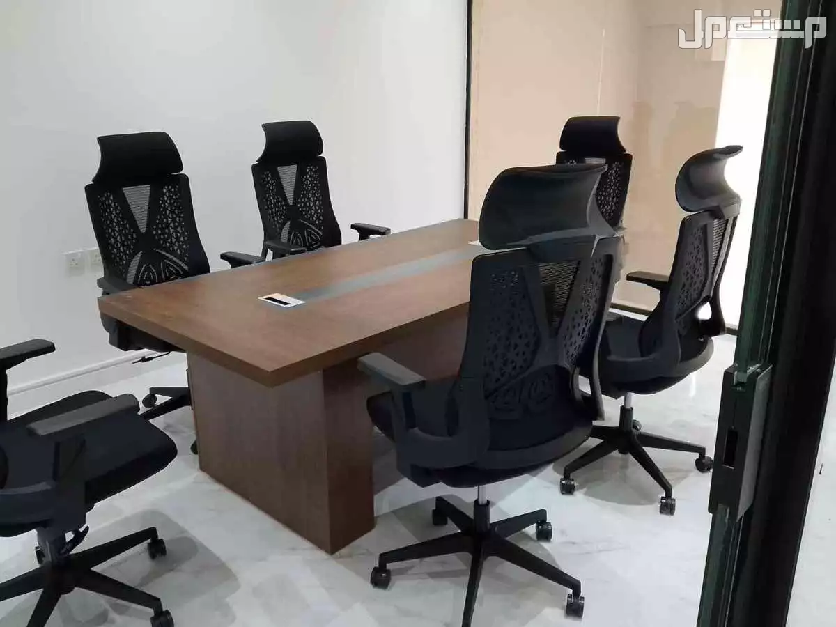 أثاث مكتبي جديد للبيع بسعر الجملة في الرياض بسعر 200 ريال سعودي