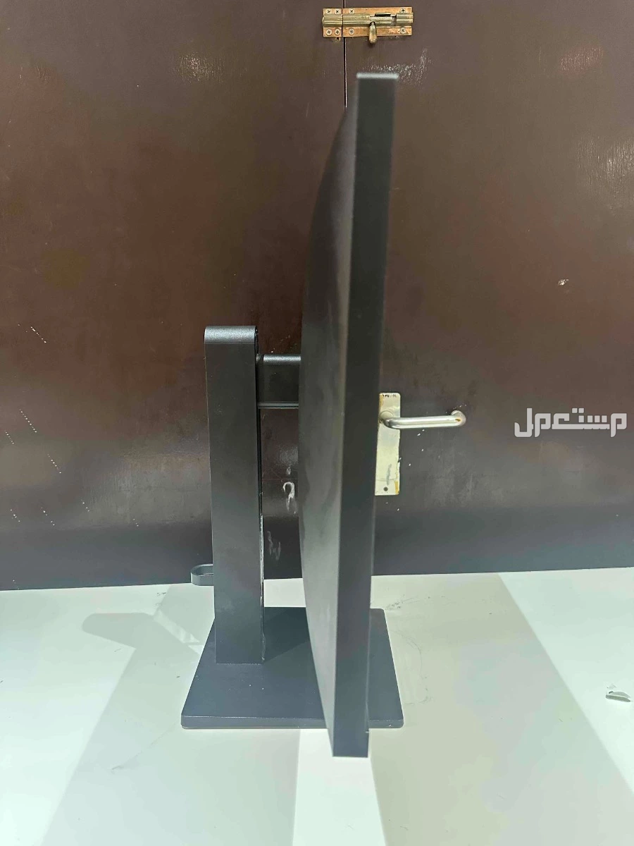 شاشة تقيمها في جرير 5نجوم لقطه وسعرها1000 انا ببيعها760 نظيفة مافيها خراب ولا مره خربت