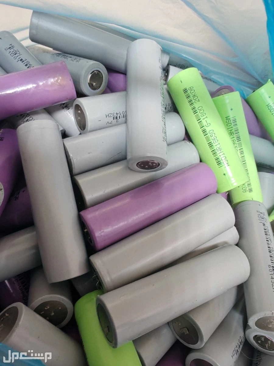 للبيع بطاريات ليثيوم 3.7V  2500Mah