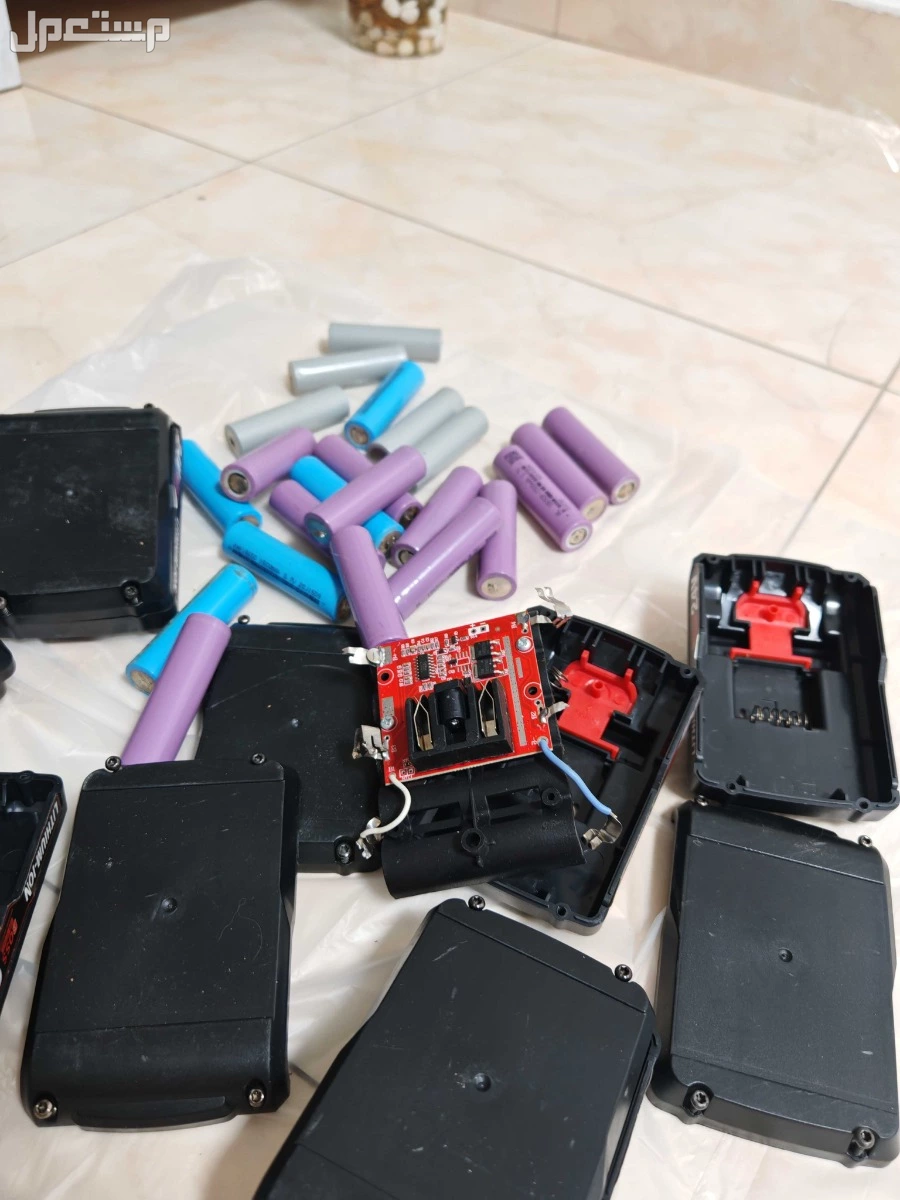 للبيع بطاريات ليثيوم 3.7V  2500Mah