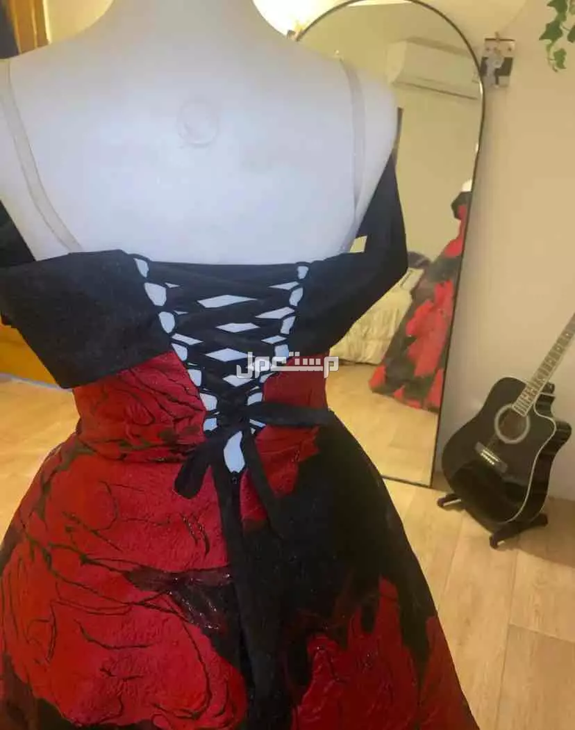فستان احمر للبيع جديد مقاس S منفوخ ،من داخل طبقات وشيفون مقاسه سمول