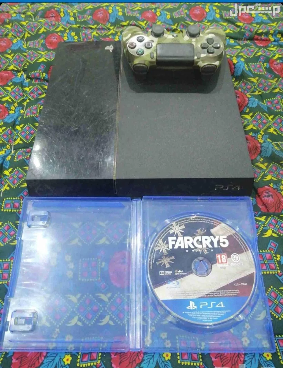 جهاز بلايستيشن 4 نضيف معه يد اصليه و شريط FARCRY5 و جميع اسلاكه