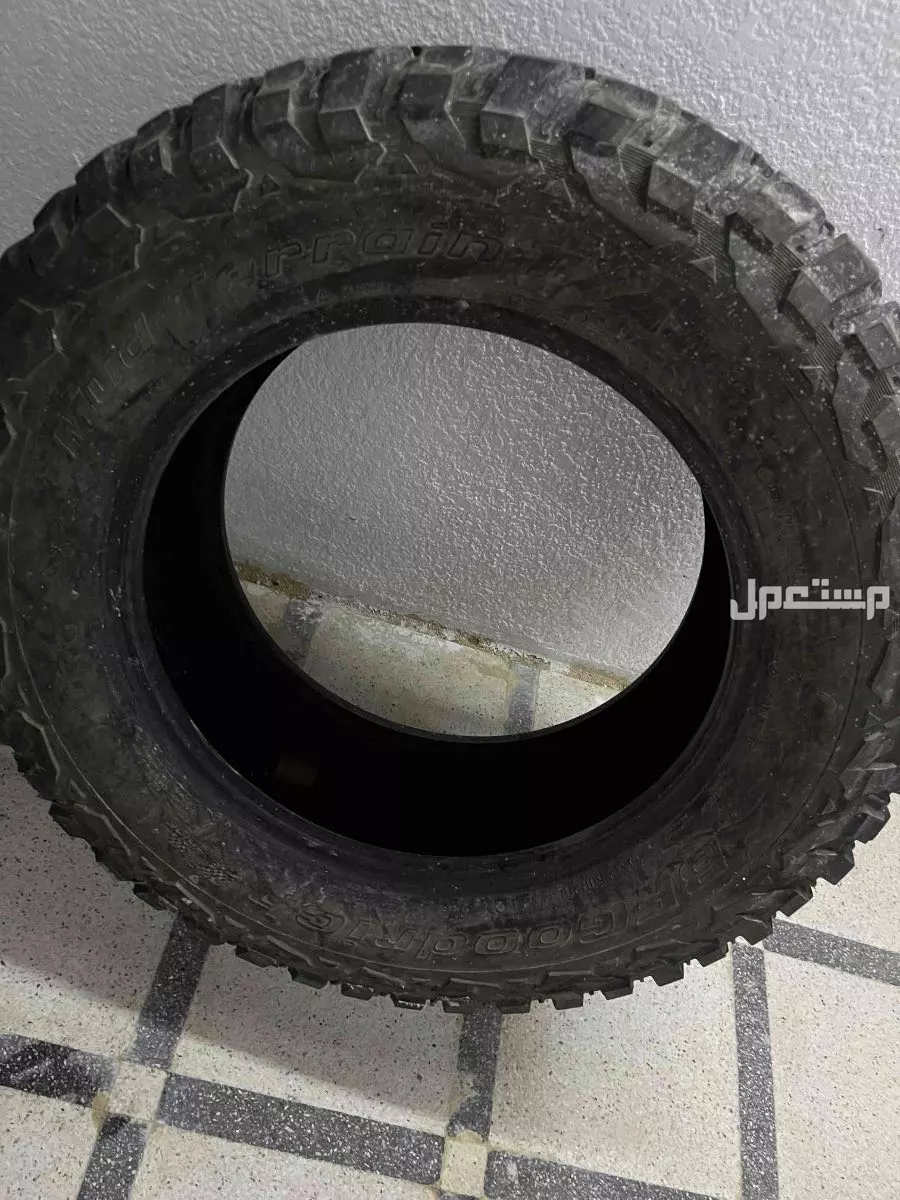 ‏أربع كفرات ‏مستعمل نظيف جي إم سي ‏Siri