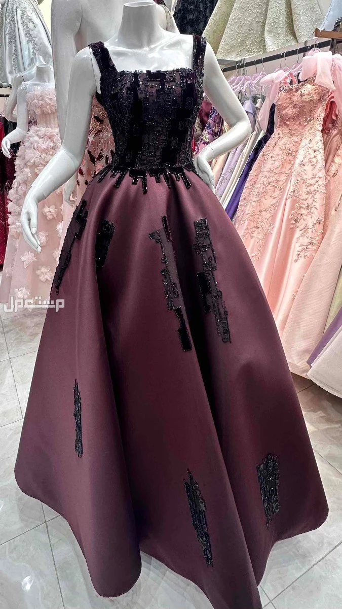 للبيع فستان نظيف لبسة وحدة في جدة لون برغندي