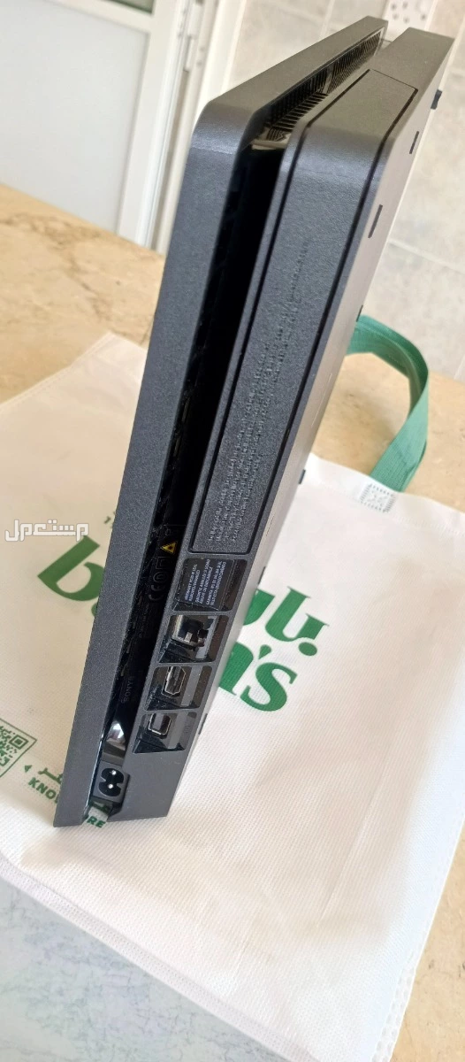 سوني 4 مهكر وشبه جديد ويده شبه جديد واستخدام بسيط