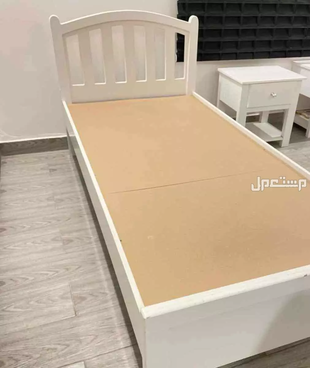 للبيع 2 سرير - 2 كومدينه - تسريحه