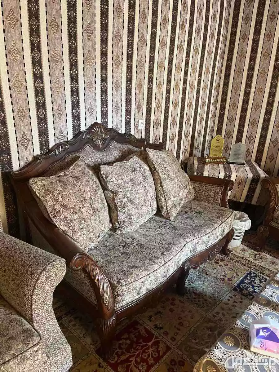 كنب كلاسيكي نظيف  في جدة مجاناً للمحتاج