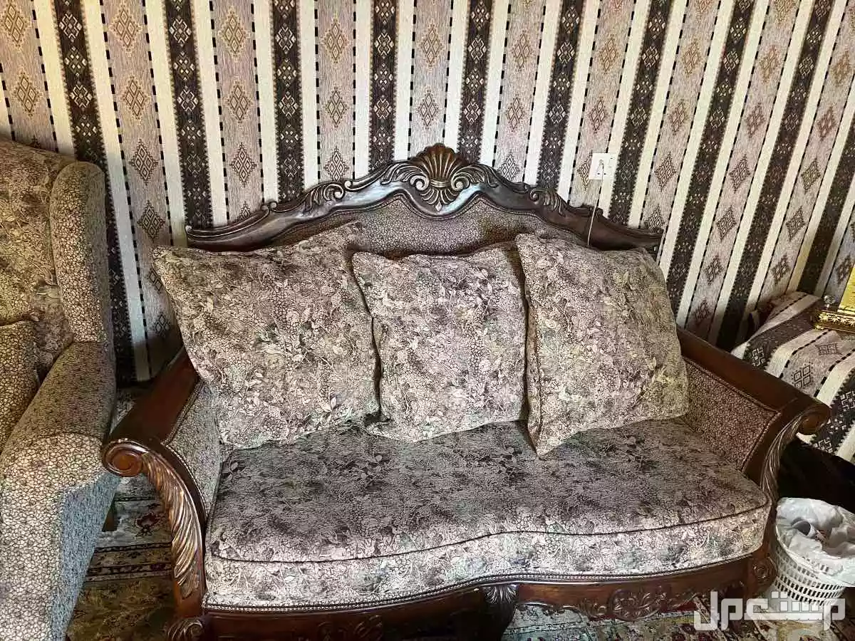 كنب كلاسيكي نظيف  في جدة مجاناً للمحتاج