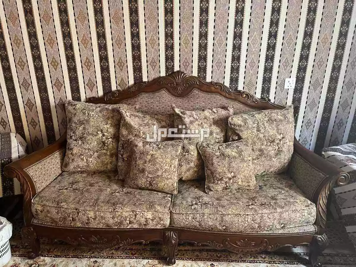 كنب كلاسيكي نظيف  في جدة مجاناً للمحتاج